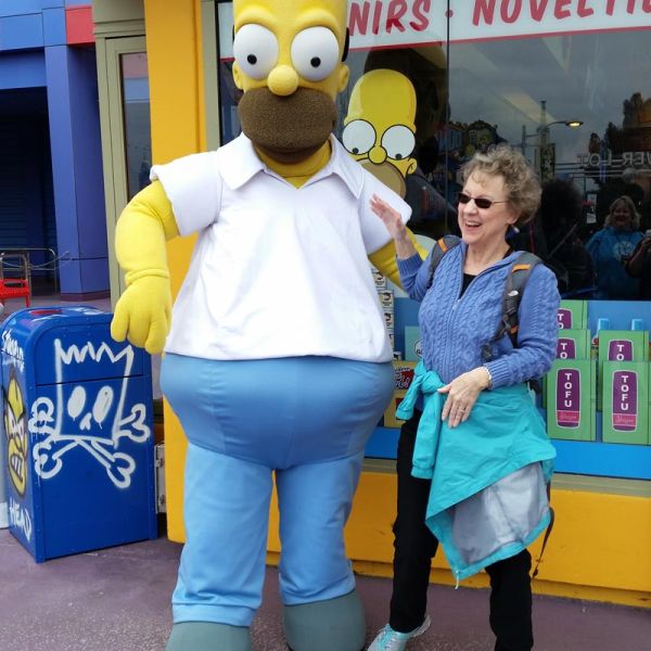 Karen McClintock meets Homer Simpson in SF during Stand Up Comedy School